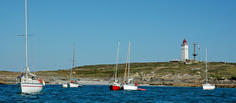 le phare;  Ile de Penfret; Iles de Gl&eacute;nans; parc naturel regional d'Armorique; region Bretagne; 29, Finist&egrave;re, Bretagne, France