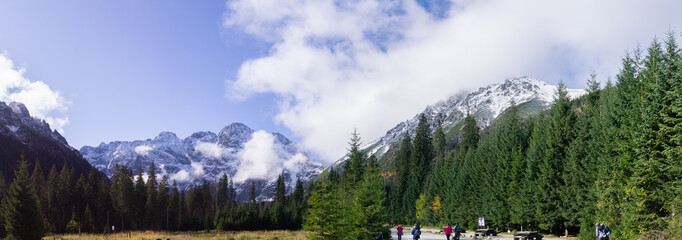 Serene Mountain Panorama with Tourists at Polana Włosienica - Perfect for Travel, Nature, and Adventure-Themed Projects. © Єгор Городок