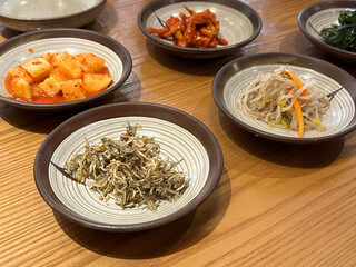 韓国の副菜。カクテキほかおかず。