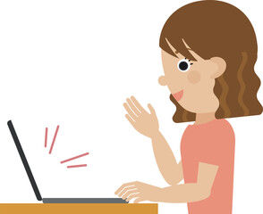 ノートパソコンを使ってオンラインで会話をしている日本人女性の横顔