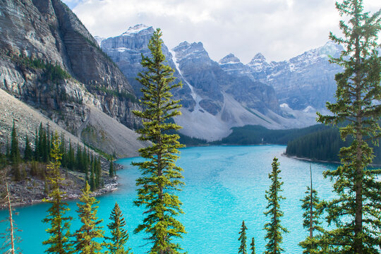 Vistas del lago Moraine desde el mirador Rockpile, Parque Nacional Banff en Canad&aacute;