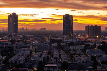 The wallpaper of the sky is closely aligned, with the movement of the clouds and many colors...