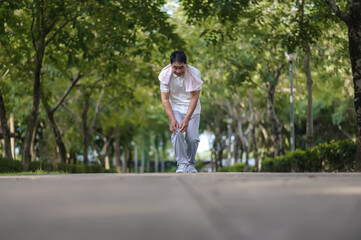An elderly man started to feel pain in his knees while running in the park, stopped running and...