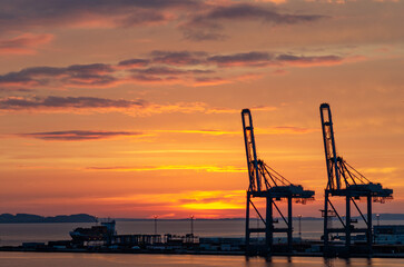 Obraz premium Aarhus, Denmark: beautiful sunrise in the harbor of Aarhus