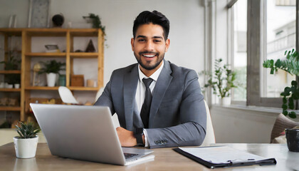 Obraz premium businessman working on laptop computer