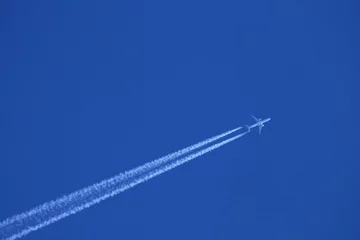 Fotobehang airplane in the sky © Maksim Mikhailov
