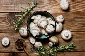 Fresh whole white button mushrooms