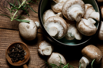 Fresh whole white button mushrooms