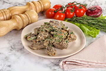 Fried turkey liver with herbs in cream sauce