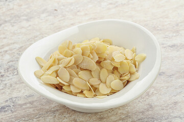 Almond nut slices for culinary