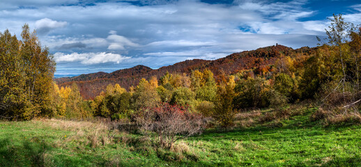 Panorama na Koziarz  Beskid śadecki widok ze szlaku z Tylman… © Ola i Eryk