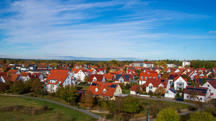 &Uuml;ber der Stadt mit D&auml;chern