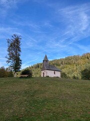 Chapelle au bord du Lac de Longemer à Xonrupt en France dans les Vosges