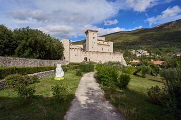 Fototapeta na wymiar Flea Castle (Rocca Flea) , medieval fortress in Gualdo Tadino, Umbria, Italy