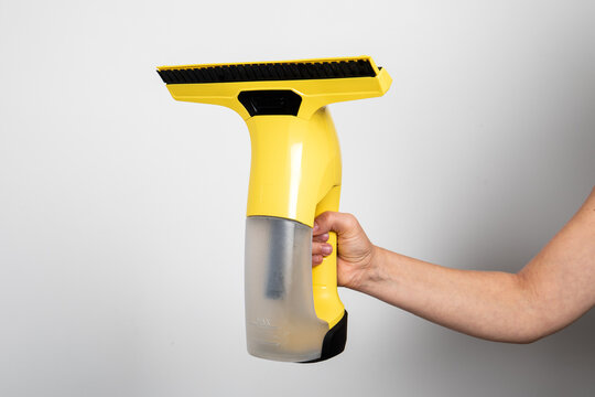 The Kärcher WV 6 Plus N Window Vac on a white background