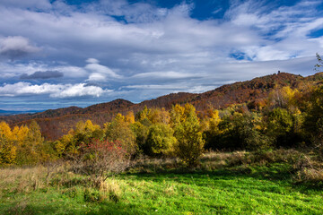 Koziarz -  Beskid śadecki - widok ze szlaku z Tylmanowej © Ola i Eryk