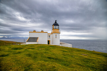 Fototapeta na wymiar leuchtturm in den highlands - stoer lighthouse
