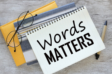 words matters three notepads on a work table. text on a notepad - obrazy, fototapety, plakaty