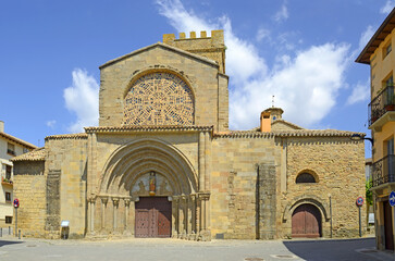 Fototapeta na wymiar The Church of Santiago in Sanguesa. Romanesque and Gothic building, 12th and 13th century. Famous church of the ancient Spanish town Sanguesa – Spain