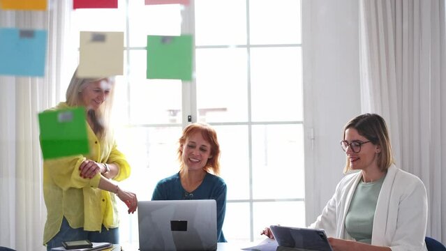 4k video of women meeting in the office and exchanging opinions. concept: Leadership, business, success
