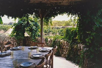 Tischdecke Bodegas Binifadet vineyard outdoor dining room in Menorca. © Sarah