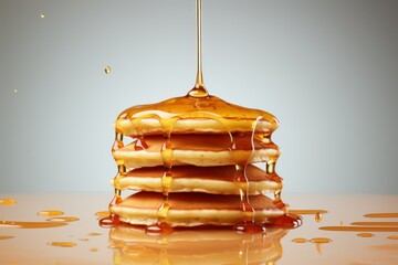 Honey dipper drizzling honey on pancakes - obrazy, fototapety, plakaty