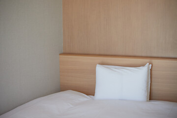 ホテルの客室のベッドルームの風景