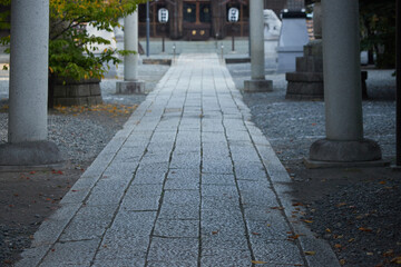 日本の神社の参拝道の風景