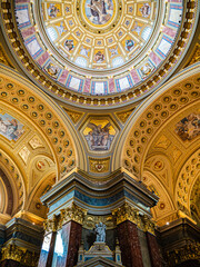 Fototapeta na wymiar The St. Stephen's Basilica in Budapest