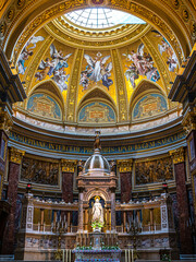 Fototapeta na wymiar The St. Stephen's Basilica in Budapest