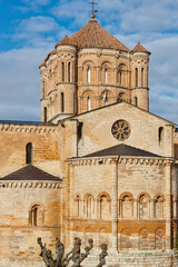 Fototapeta na wymiar Romanesque and gothic church. Colegiata de Toro. Castilla León, Spain