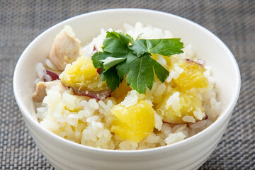 さつまいもと鶏肉の炊き込みご飯。
