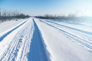 Obraz premium Snow covered country road in the winter..