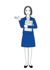 ファイルを持ってどうぞと案内しているポーズのスーツ姿の女性
