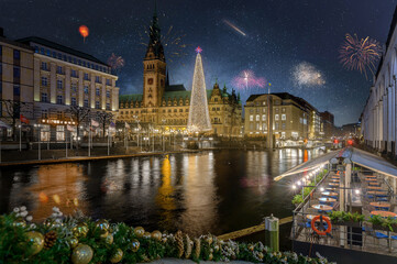 Rathaus, Christmas market, the decorated citycenter and a christmas tree. Festive atmosphere of New...