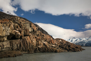 Fototapeta na wymiar Mountain by Lake Argentino in front of Perito Moreno Glacier 