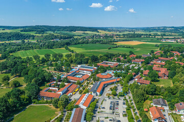 Fototapeta na wymiar Ausblick auf Bad Birnbach im niederbayerischen Rottal aus der Luft, Blick zur Rottal-Therme und zum Kurpark
