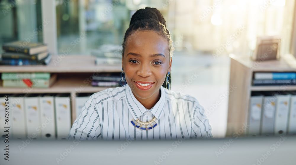 Aufkleber business, black woman and smile at computer in office for planning online report, typing email and i