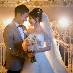 幸せな新郎新婦　結婚式