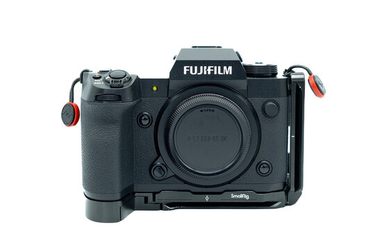  Fujifilm branded X-H2 Camera is now Equipped with a new 40.2-megapixel APS-C sensor and is showen here with the Smallrig branded ‘L’ bracket and Peak Design strap connectors