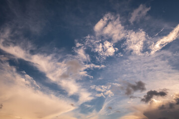 Obraz premium Blue violet red sunset sky background with evening curly rolling clouds may use for sky replacement