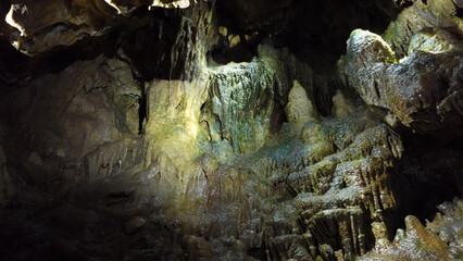 Höhle mit Tropfsteinen