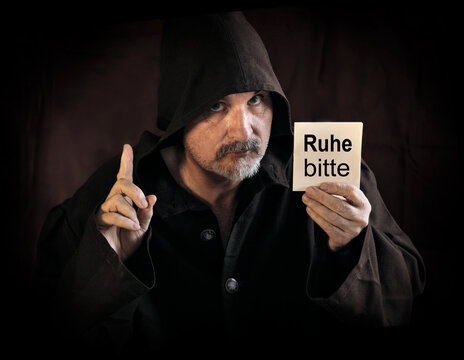 RUHE, Still, Stille, Ruhe bitte, leise, bitte leise sein, bitte ruhe, achtung ruhe, bitte nicht st&ouml;ren, M&ouml;nch, Monk, Kutte, Germany, Deutschland, Schwarzwald, blackforest, Black forest, 