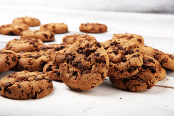 Chocolate cookies on white wooden table. Chocolate chip cookies on cooling rack - 673874625