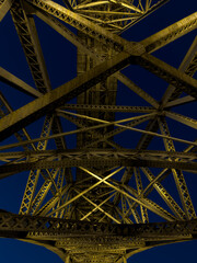 stalowa konstrukcja mostu