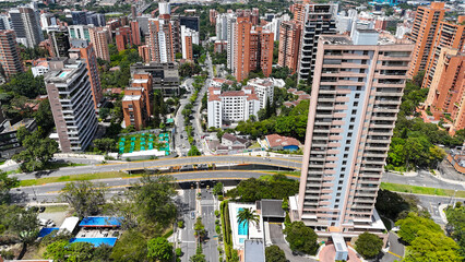 Foto aérea realizada con drone por el sector de El Poblado en Medellín, Colombia.
