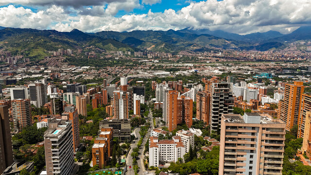 Foto aérea realizada con drone por el sector de El Poblado en Medellín, Colombia.