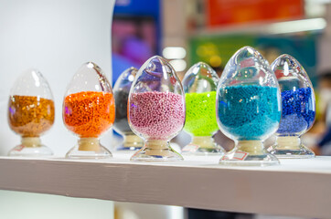 Colored polymer granules in glass