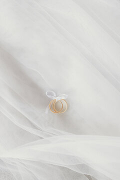 wedding rings on the veil
