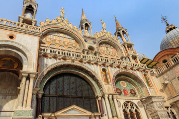 Fototapeta na wymiar Patriarchal Cathedral Basilica of Saint Mark (Basilica di San Marco) in Venice, Italy